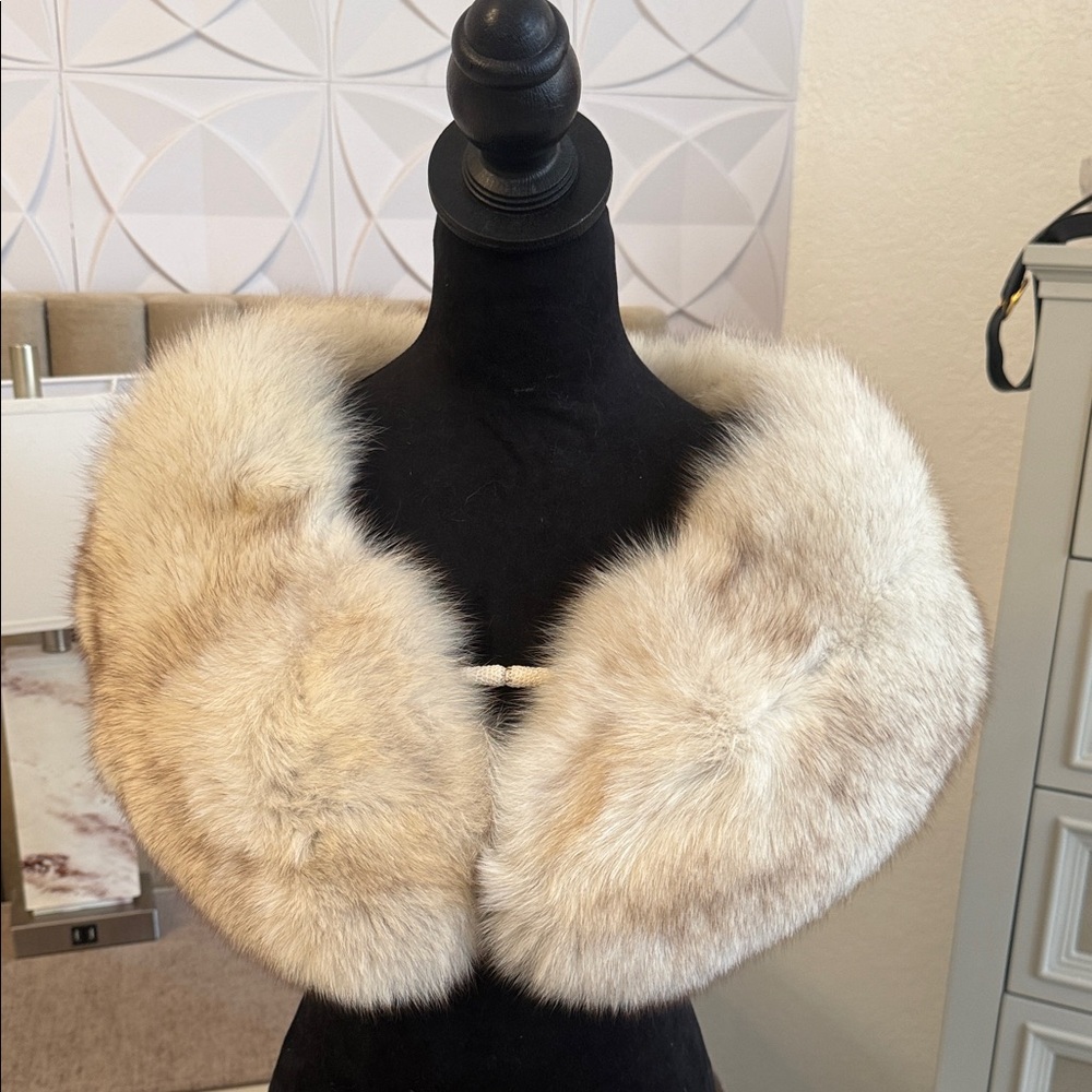 Saga furs shawl